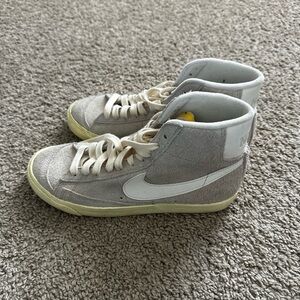 Nike Vintage Womens Sneakers - Gray and White